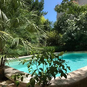 Le Couvent 2*, Apt Francia